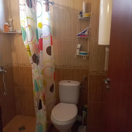 Апартамент Cozy 150m From The