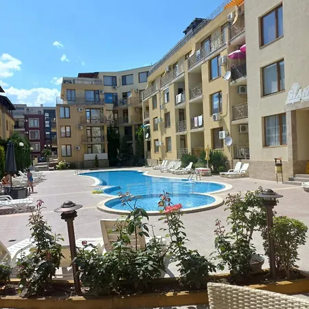 Cozy 150m From The Апартамент Свети Влас