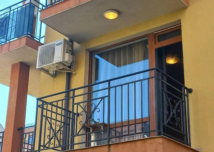 Cozy 150m From The * Свети Влас