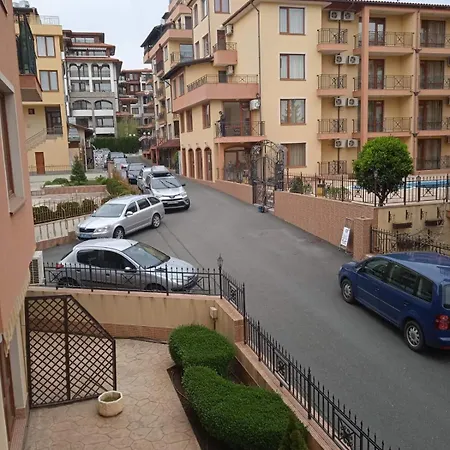 Cozy 150m From The Апартаменти Светий Влас