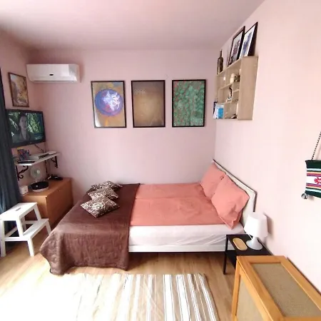 Cozy 150m From The דירה