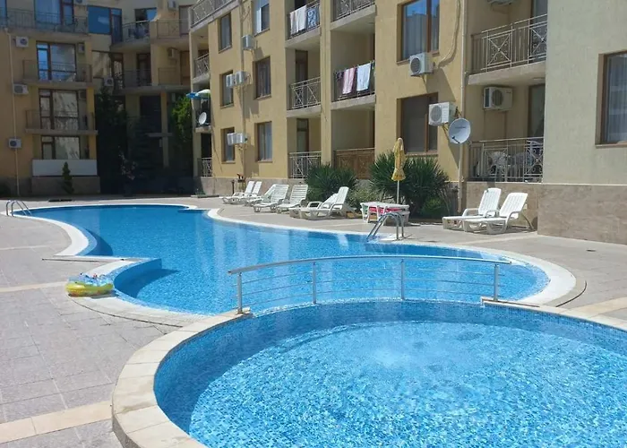 Apartament Cozy 150m From The *