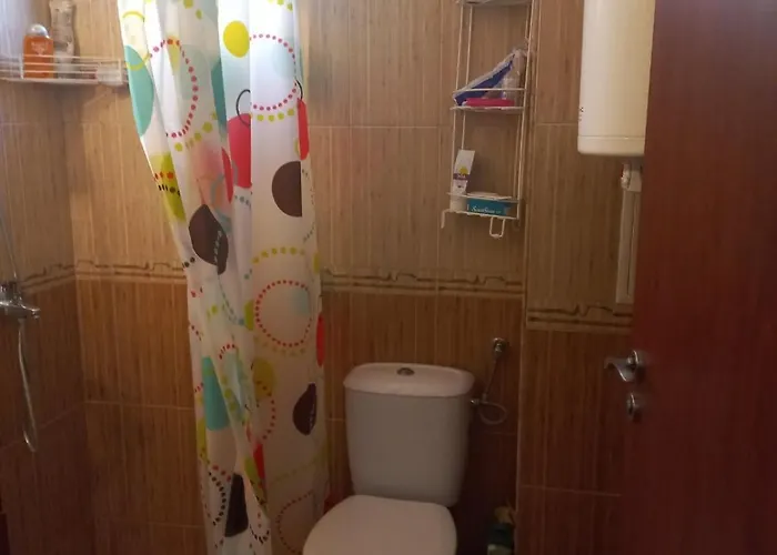 Apartament Cozy 150m From The